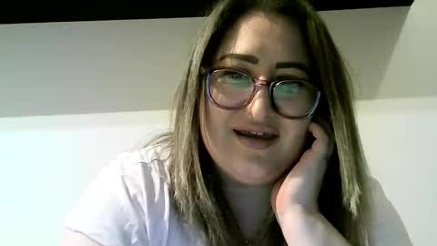 Snapshot of cristina20021991 chatting on 03/09/26, 08:35 cristina20021991 online show from 03/09/26, 08:35