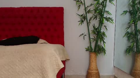 Cris  online show from 06/17/26, 07:04