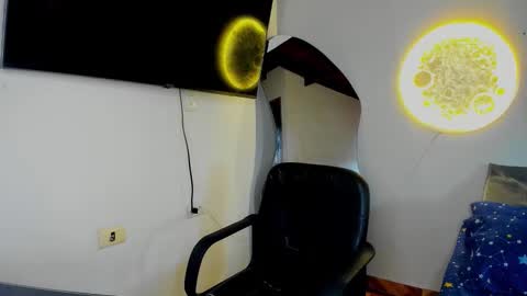 Snapshot of cristobal12cock chatting on 11/24/25, 03:34 Cristian online show from 11/24/25, 03:34