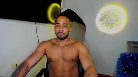 Snapshot of cristobal12cock chatting on 11/25/25, 01:44 Cristian online show from 11/25/25, 01:44