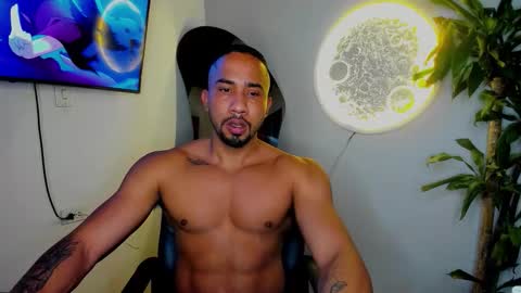 Snapshot of cristobal12cock chatting on 12/17/25, 12:11 Cristian online show from 12/17/25, 12:11