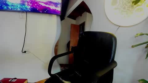 Snapshot of cristobal12cock chatting on 12/21/25, 04:47 Cristian online show from 12/21/25, 04:47