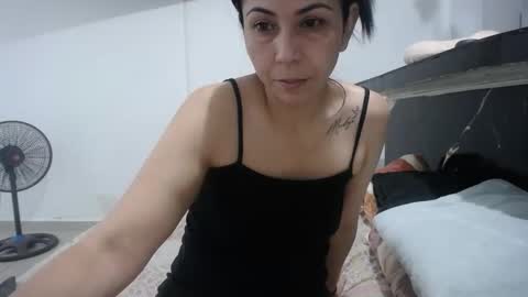 crisyoha4020 online show from 10/06/25, 05:49