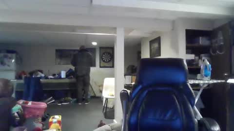 Snapshot of crm400 chatting on 04/15/26, 02:07 billybasement online show from 04/15/26, 02:07