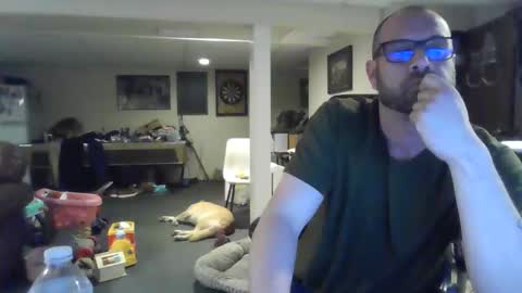 Snapshot of crm400 chatting on 04/18/26, 02:59 billybasement online show from 04/18/26, 02:59