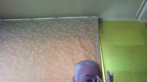 Snapshot of crmperez chatting on 12/27/24, 06:20 crmperez online show from 12/27/24, 06:20