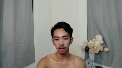 Snapshot of crocodale chatting on 10/11/25, 10:36 crocodale online show from 10/11/25, 10:36