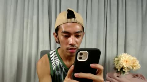 Snapshot of crocodale chatting on 03/11/26, 11:05 crocodale online show from 03/11/26, 11:05