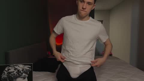 Snapshot of cronck52 chatting on 01/16/26, 08:35 cronck52 online show from 01/16/26, 08:35