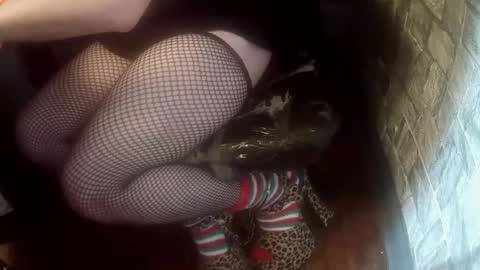 Snapshot of crossdresser_krystal chatting on 12/22/25, 07:44 crossdresser krystal online show from 12/22/25, 07:44