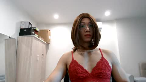 Snapshot of crossdresseranna chatting on 07/09/26, 02:48 Anna online show from 07/09/26, 02:48