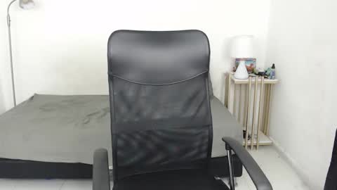 crow_black00 online show from 09/27/25, 07:46