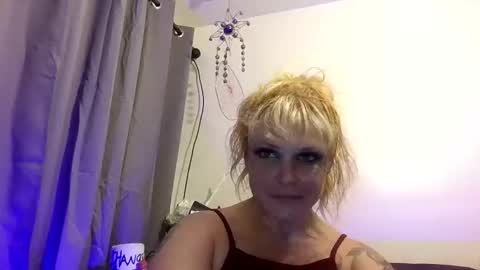 Snapshot of crowsraven666 chatting on 11/16/25, 12:33 crowsraven666 online show from 11/16/25, 12:33