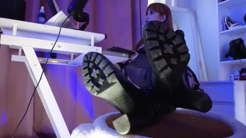 Snapshot of cruel_siren chatting on 12/14/25, 07:25 Cruel Siren online show from 12/14/25, 07:25