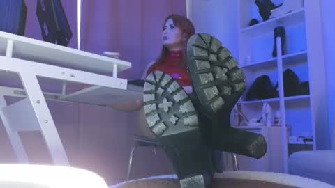 Snapshot of cruel_siren chatting on 12/19/25, 07:04 Cruel Siren online show from 12/19/25, 07:04