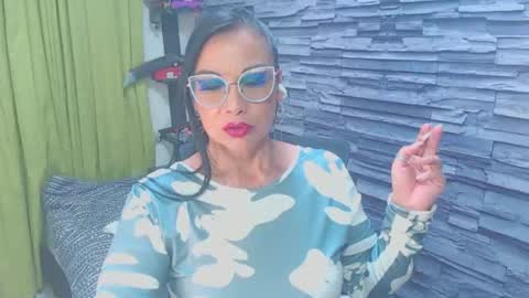 Snapshot of cruela_deviil chatting on 01/01/25, 06:37 cruela_deviil online show from 01/01/25, 06:37