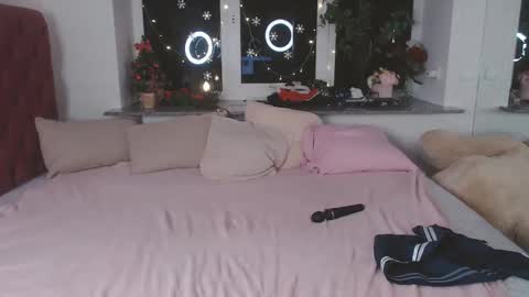 Snapshot of cruelkittty chatting on 12/14/25, 10:09 Kitty online show from 12/14/25, 10:09