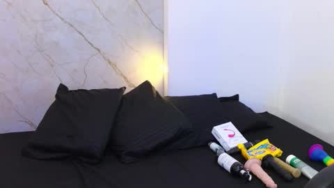 Snapshot of cry_baby800 chatting on 10/17/25, 10:01 Cry online show from 10/17/25, 10:01