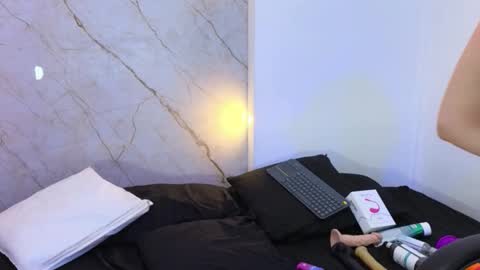 Snapshot of cry_baby800 chatting on 11/06/25, 10:21 Cry online show from 11/06/25, 10:21