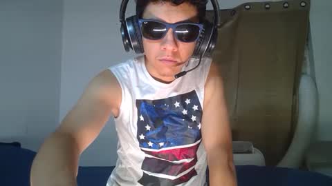 Snapshot of cry_guy chatting on 09/13/25, 11:21 cry_guy online show from 09/13/25, 11:21