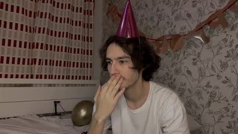 Snapshot of crybae0 chatting on 03/13/26, 09:43 crybae0 online show from 03/13/26, 09:43