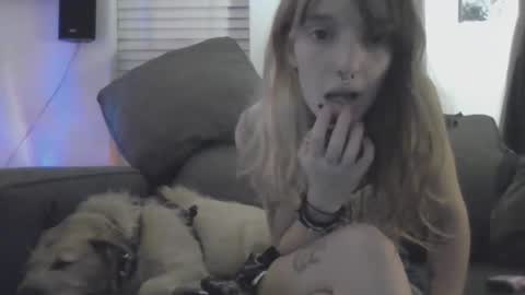 Snapshot of crylei chatting on 12/11/24, 01:47 kybaby online show from 12/11/24, 01:47