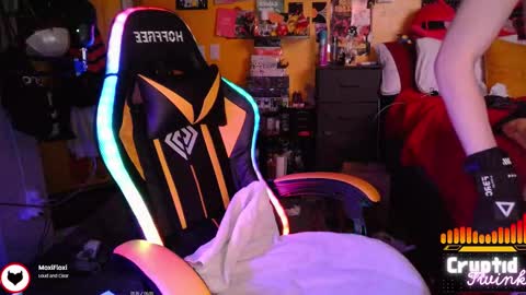 Snapshot of cryptidtwink chatting on 02/27/26, 07:41 CryptidTwink online show from 02/27/26, 07:41