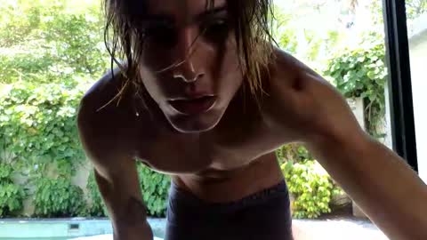 Lin inst lingoodyy online show from 02/26/25, 04:58