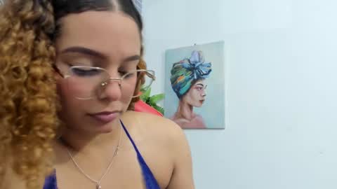 Snapshot of crystal_bunn chatting on 12/01/25, 06:24 Crystal online show from 12/01/25, 06:24