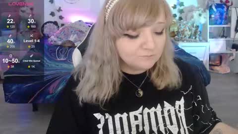 Snapshot of crystal_galaxy chatting on 11/03/25, 07:53   online show from 11/03/25, 07:53