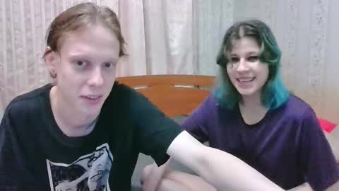 Snapshot of crystal_porn_love chatting on 12/20/24, 09:39 Crystal and Marcl online show from 12/20/24, 09:39