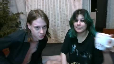 Snapshot of crystal_porn_love chatting on 01/21/25, 11:24 Crystal and Marcl online show from 01/21/25, 11:24