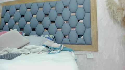 crystal_sm online show from 10/28/25, 03:10