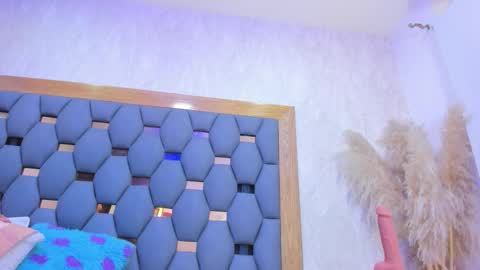 crystal_sm online show from 12/17/25, 03:23