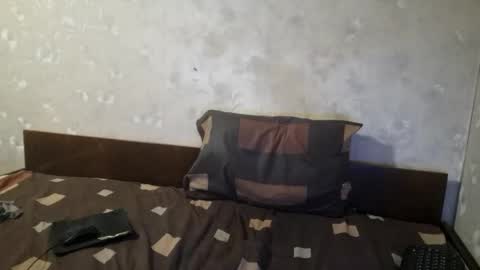 Snapshot of crystal_vibe chatting on 12/17/25, 12:05 Crystallax online show from 12/17/25, 12:05