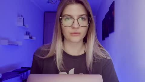 crystalblush01 online show from 05/05/26, 11:29