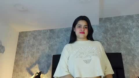 Snapshot of crystalboow chatting on 05/13/26, 04:48 Crystal online show from 05/13/26, 04:48