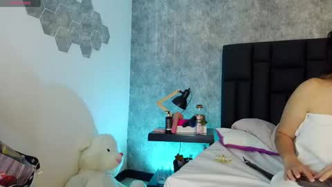 Snapshot of crystalboow chatting on 05/31/26, 10:55 Crystal online show from 05/31/26, 10:55