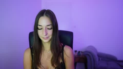 Snapshot of crystalbrunette18 chatting on 06/14/26, 06:32 Crystalbrunette18 online show from 06/14/26, 06:32