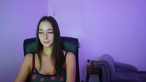 Snapshot of crystalbrunette18 chatting on 06/15/26, 05:26 Crystalbrunette18 online show from 06/15/26, 05:26