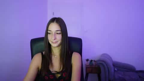 Snapshot of crystalbrunette18 chatting on 06/21/26, 06:10 Crystalbrunette18 online show from 06/21/26, 06:10
