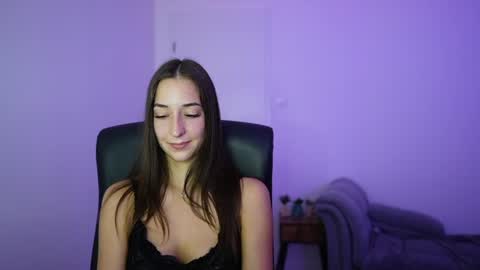 Snapshot of crystalbrunette18 chatting on 06/24/26, 06:18 Crystalbrunette18 online show from 06/24/26, 06:18