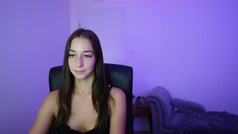 Snapshot of crystalbrunette18 chatting on 06/28/26, 05:19 Crystalbrunette18 online show from 06/28/26, 05:19