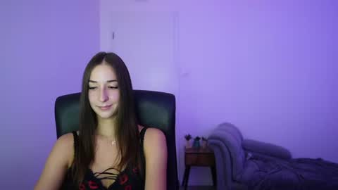 Snapshot of crystalbrunette18 chatting on 07/03/26, 04:35 Crystalbrunette18 online show from 07/03/26, 04:35