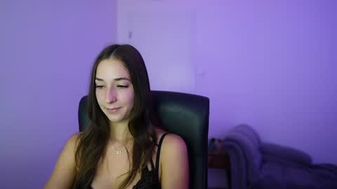 Snapshot of crystalbrunette18 chatting on 07/07/26, 01:37 Crystalbrunette18 online show from 07/07/26, 01:37