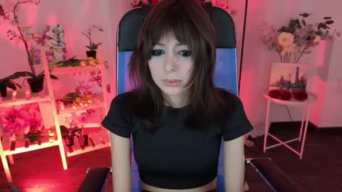 Snapshot of crystallbloom chatting on 01/15/26, 07:28 crystallbloom online show from 01/15/26, 07:28