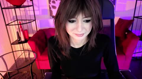 Snapshot of crystallbloom chatting on 02/04/26, 02:01 crystallbloom online show from 02/04/26, 02:01