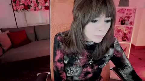 Snapshot of crystallbloom chatting on 02/07/26, 01:26 crystallbloom online show from 02/07/26, 01:26