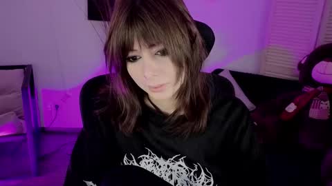 Snapshot of crystallbloom chatting on 02/08/26, 02:09 crystallbloom online show from 02/08/26, 02:09