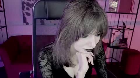 Snapshot of crystallbloom chatting on 02/14/26, 07:21 crystallbloom online show from 02/14/26, 07:21